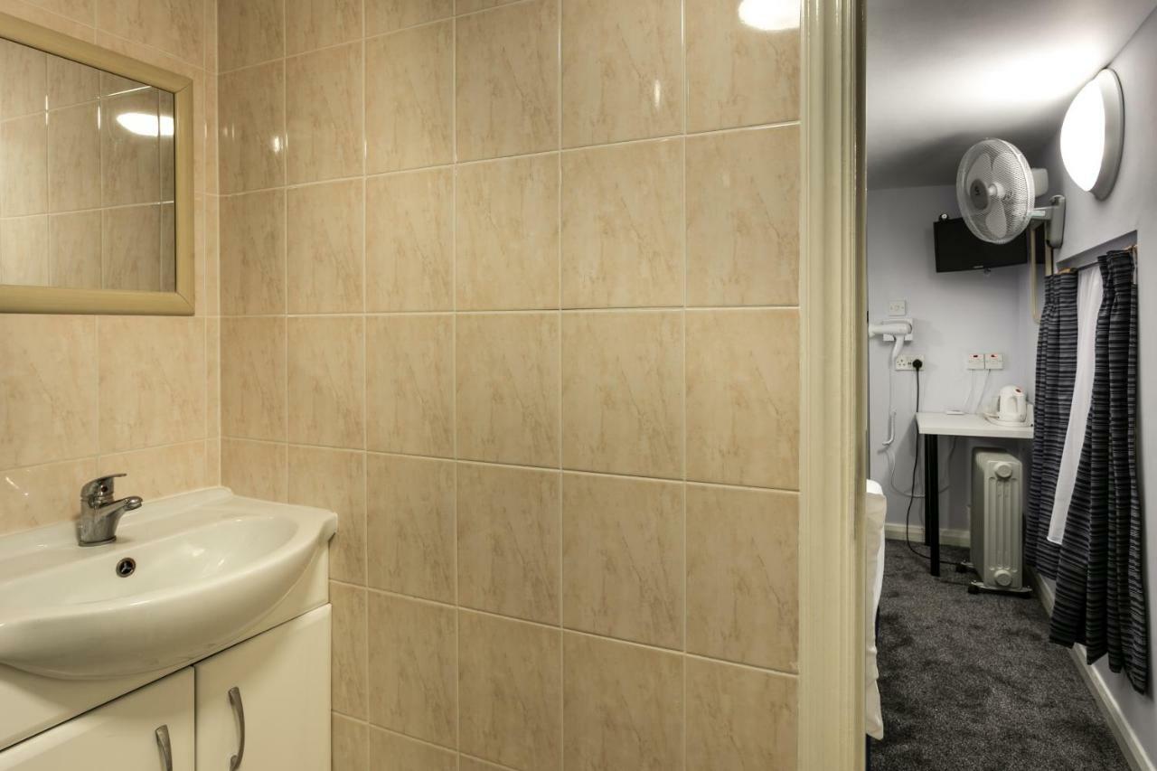 Victoria Station Hotel Лондон Екстериор снимка