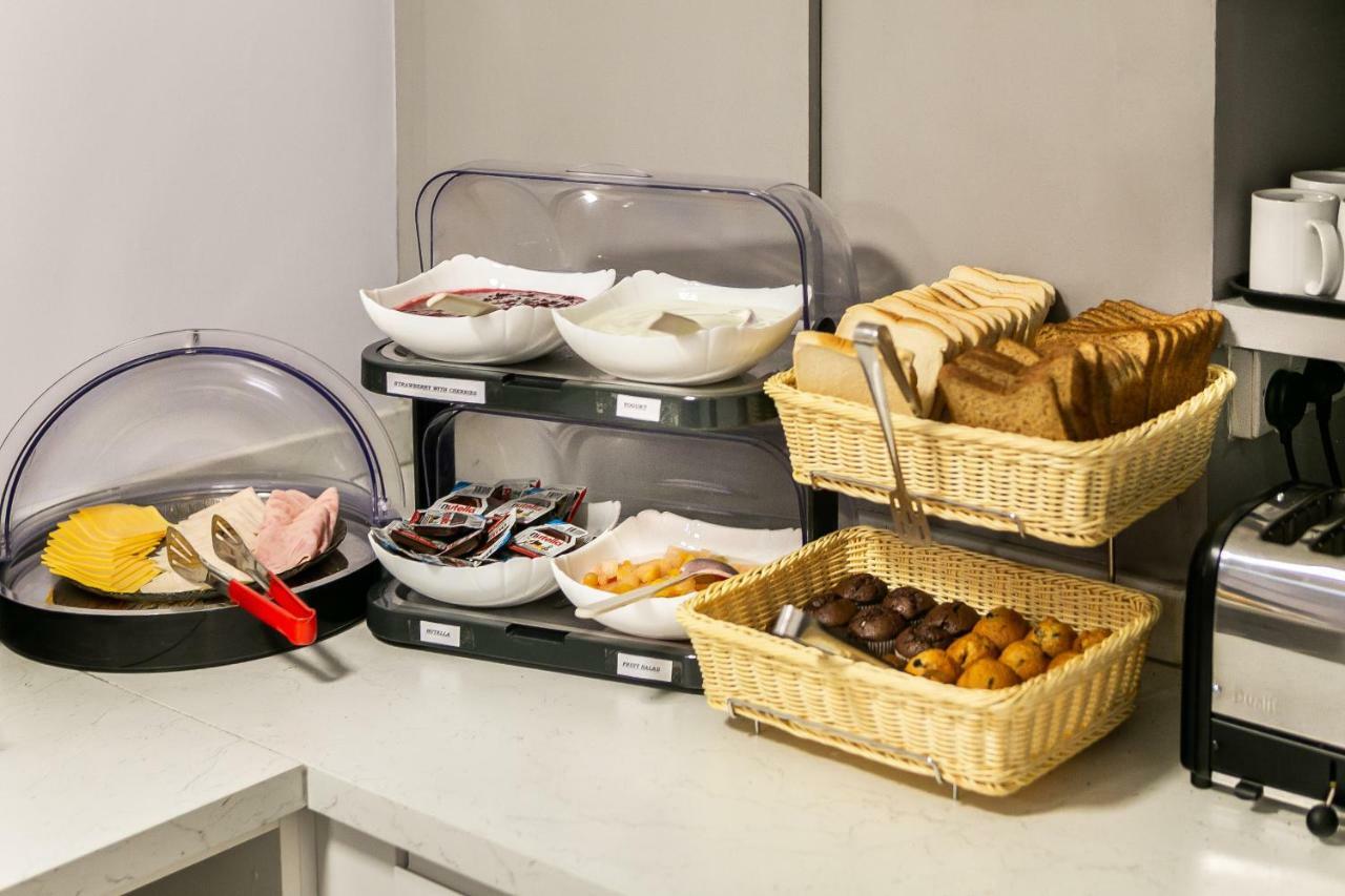 Victoria Station Hotel Лондон Екстериор снимка