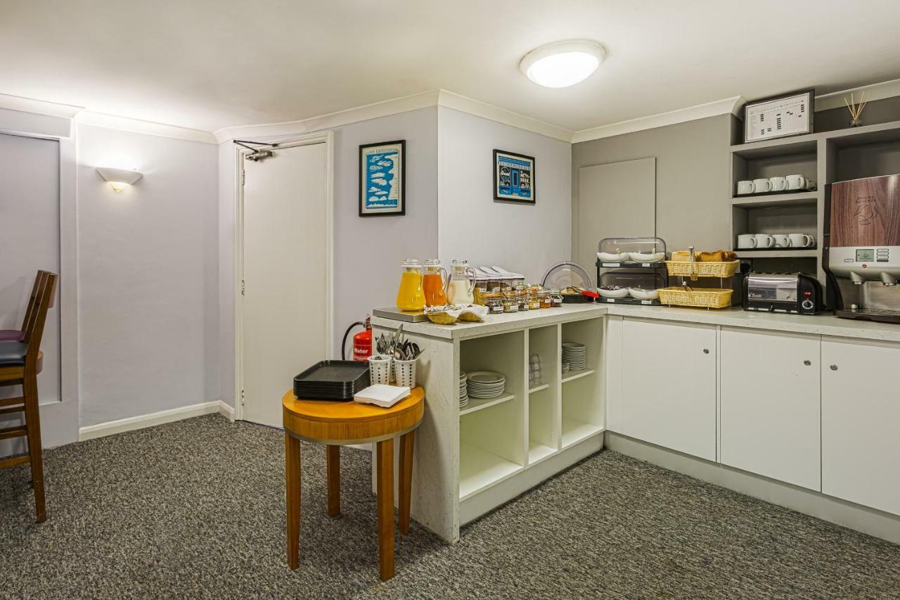 Victoria Station Hotel Лондон Екстериор снимка