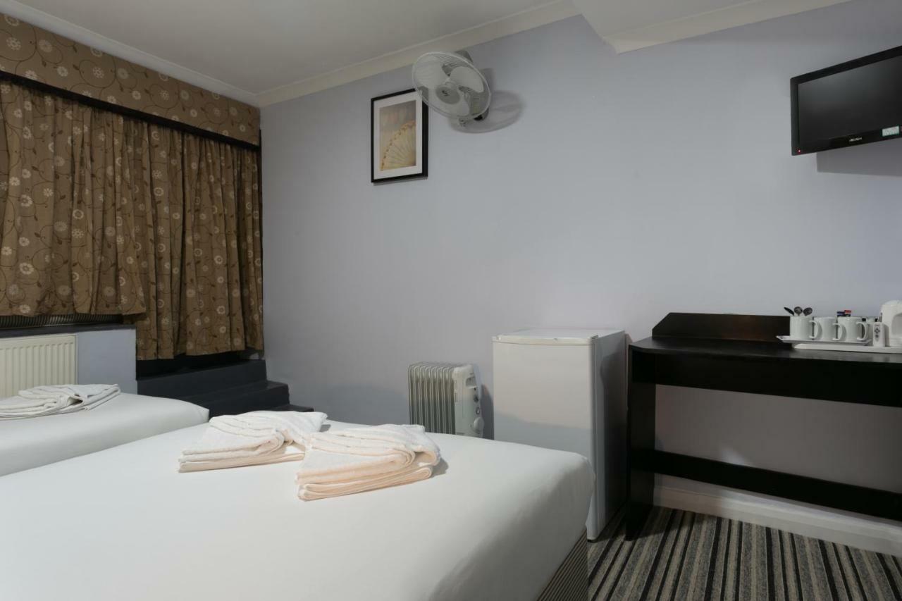 Victoria Station Hotel Лондон Екстериор снимка