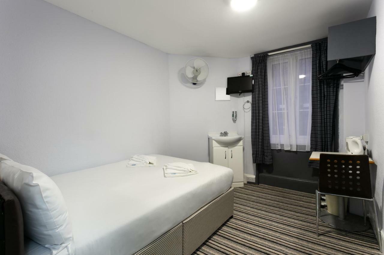 Victoria Station Hotel Лондон Екстериор снимка