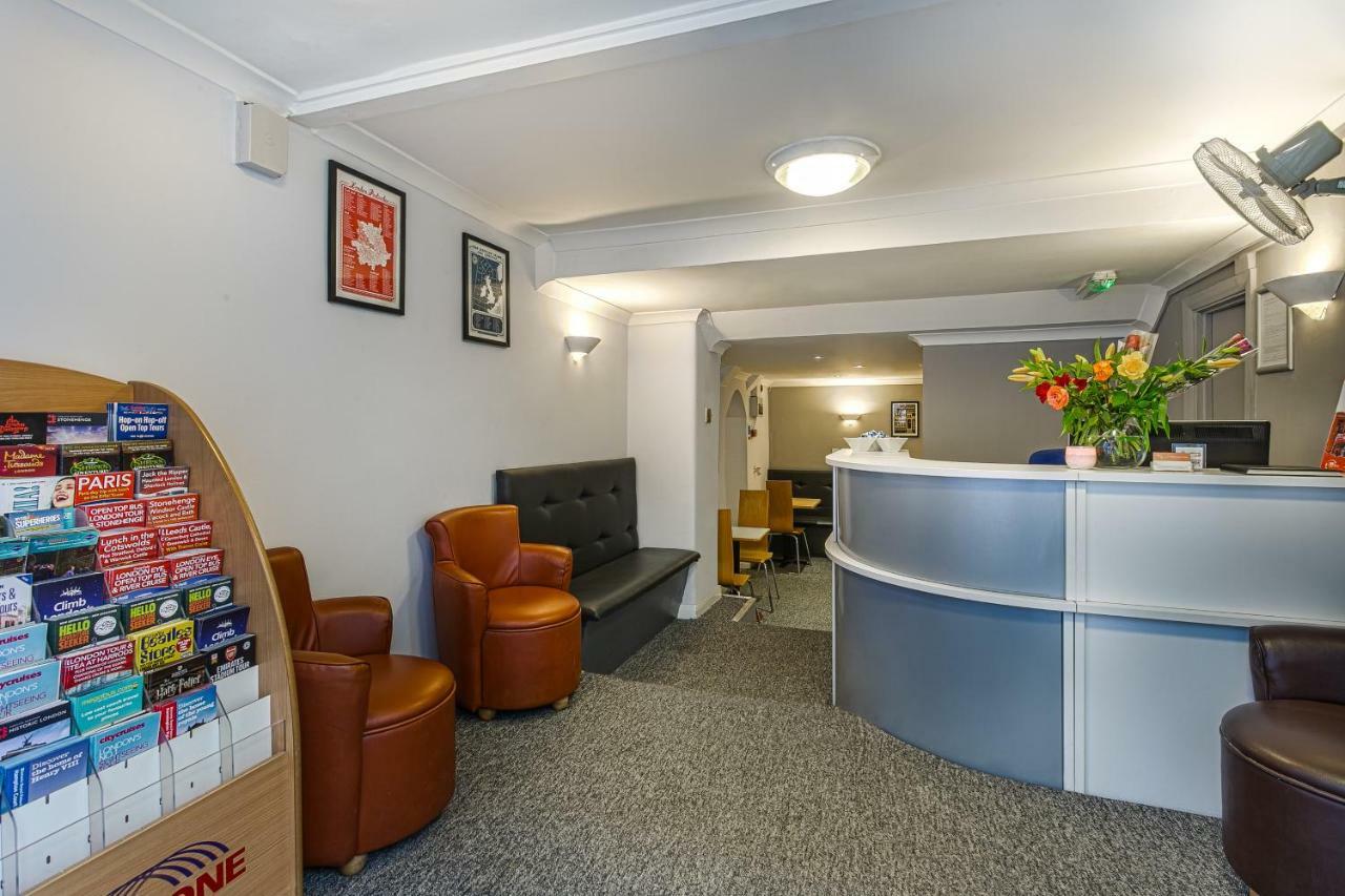 Victoria Station Hotel Лондон Екстериор снимка