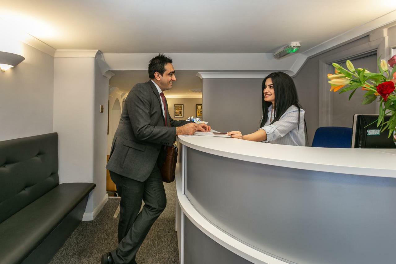Victoria Station Hotel Лондон Екстериор снимка