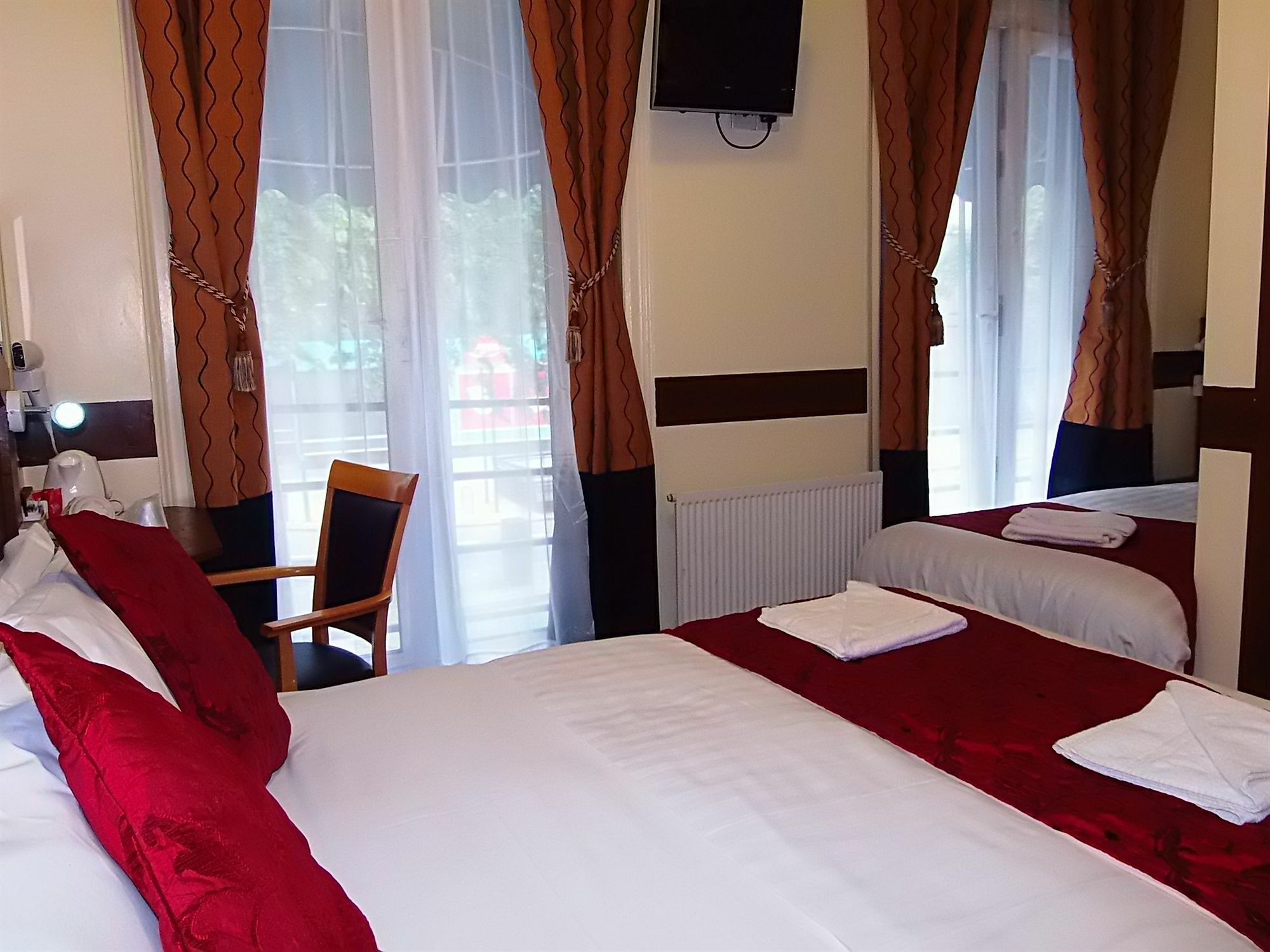 Victoria Station Hotel Лондон Екстериор снимка