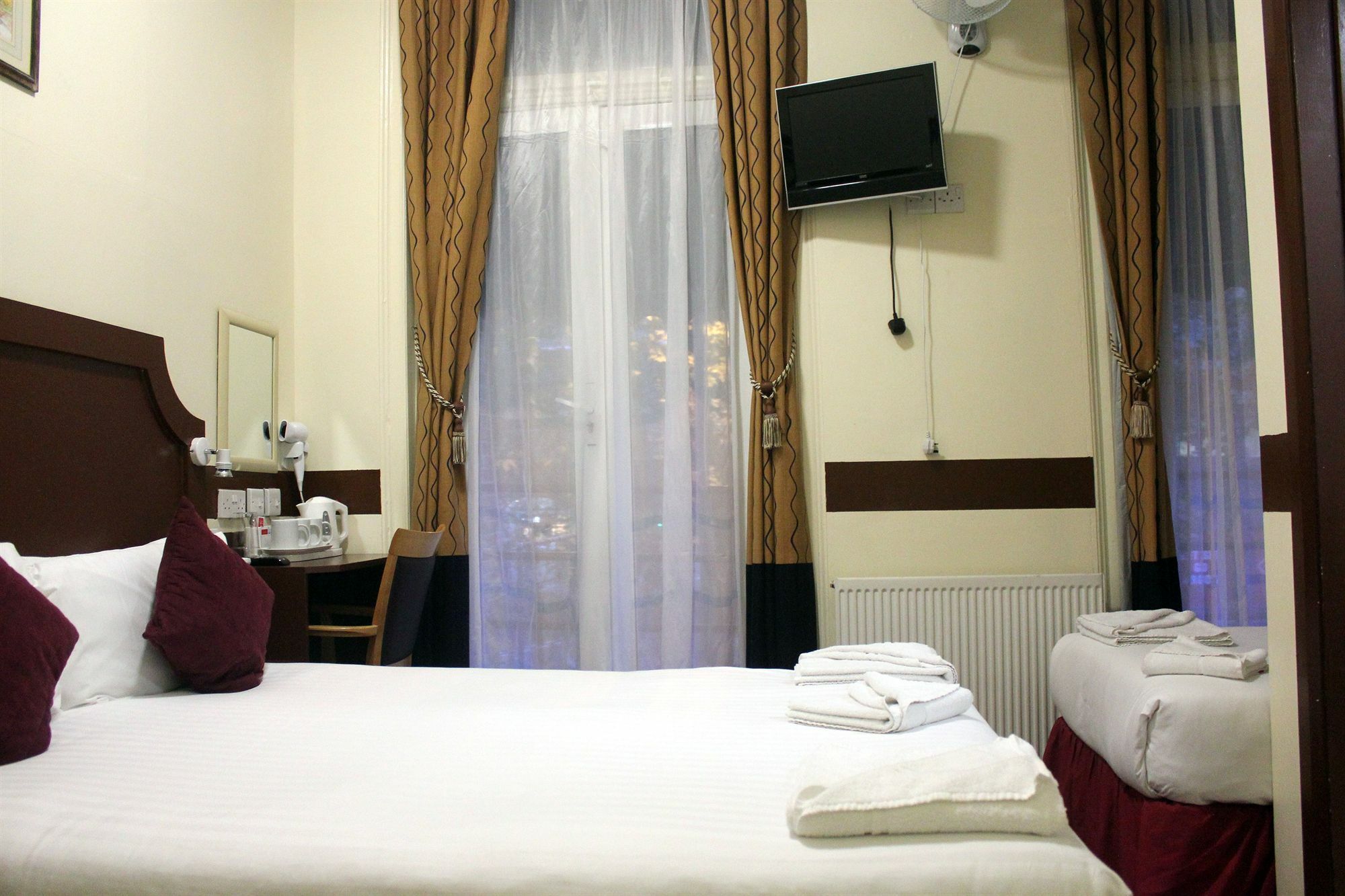 Victoria Station Hotel Лондон Екстериор снимка